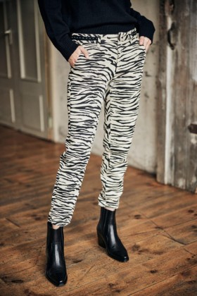  Donna Claudia Kumba Originale | Freeman T. Porter Cropped