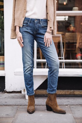  Donna Sophy Pacific | Freeman T. Porter Cropped