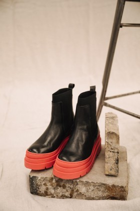  Damskie buty Janine w kolorze czarno-czerwonym | Buty Freeman T. Porter