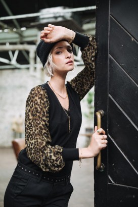  Dámske tričko Laonie Leopardo Black | Pletené oblečenie Freeman T. Porter