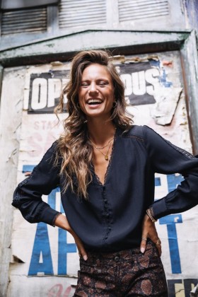  Taphy Plain Color Total Eclipse voor dames | Freeman T. Porter Tops & Shirts