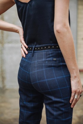  Frau Claudia Amsterdam Original | Freeman T. Porter Cropped