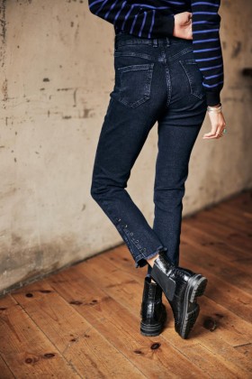  Frau Daphne Blizzar | Freeman T. Porter Cropped