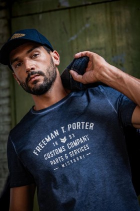 Ivander Oil Dye Dark Navy – Freeman T. Porter Herren T-Shirts & Polos