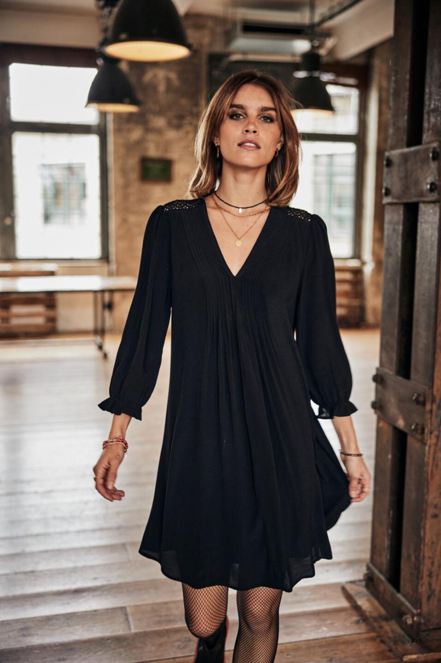  فستان جونا نسائي بلون أسود سادة | فساتين وتنانير فريمان تي بورتر